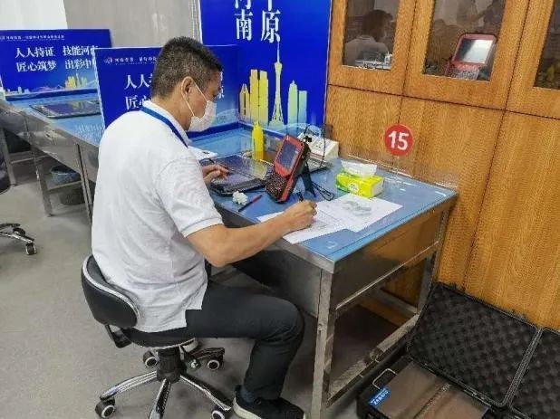 公司陳厭災榮獲河南省第 一屆特種設(shè)備 職業(yè)技能競賽銅獎